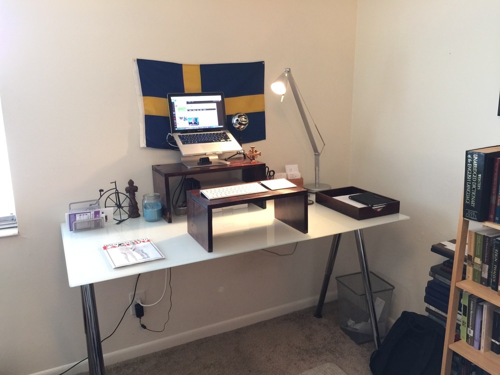 Ergonomic Workstation Setup: standind setup with the boxes