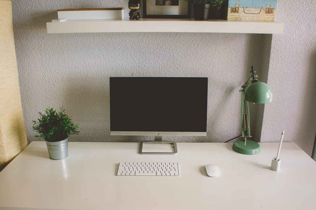 Aesthetic Minimalist Desk Setup: desk with computer, flower and lamp