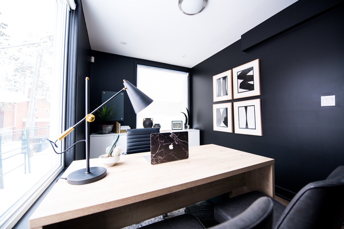 Cheap ways to decorate your office: light