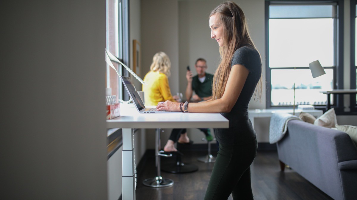 Standing desks improves posture